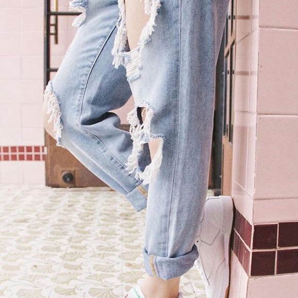 BDG Mom Destroyed Jean - Light Wash Size 29 - Picture 2 of 6